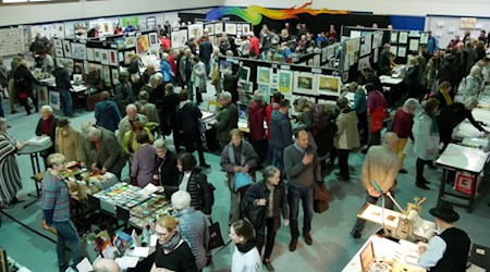 Dichtes Gedränge: Am Sonntag findet der Radebeuler Grafikmarkt bereits zum 47. Mal statt. Foto: Stadtverwaltung Radebeul Dichtes Gedränge: Am Sonntag findet der Radebeuler Grafikmarkt bereits zum 47. Mal statt. Foto: Stadtverwaltung Radebeul