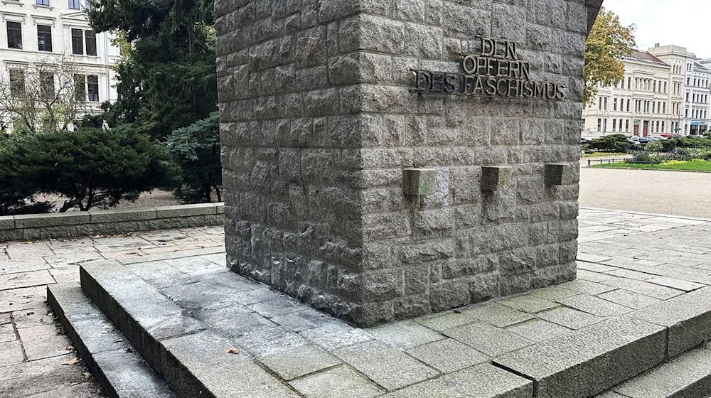 Books were burned at the memorial to the victims of fascism in Görlitz / Photo: Danilo Dittrich/dpa