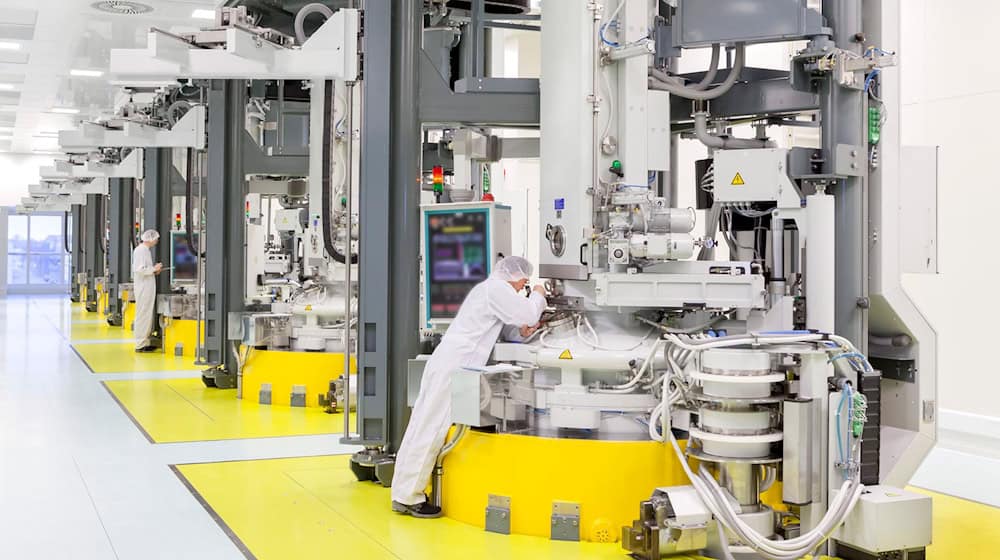After a 7.3 percent drop in sales, Siltronic slips into the red - the company employs 1,000 people in Freiberg. (Archive image) / Photo: -