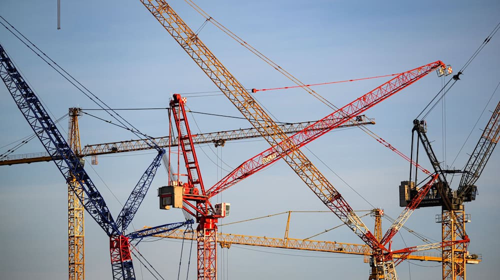 Wot lěta 2021 su so twarske kóšty za bydlenske twarjenja w Sakskej wo 39 procentow zwyšili. (Symbolbild) / Foto: Robert Michael/dpa