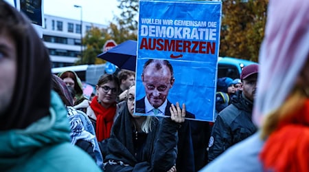 Gegen die «Stadtbild»-Aussage von Bundeskanzler Friedrich Merz soll auch in Dresden demonstriert werden. / Foto: Alex Talash/dpa