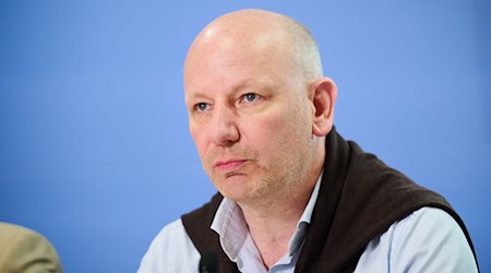 Seit 2002 untersucht die Leipziger Autoritarismus-Studie, auch als Mitte-Studie bekannt, alle zwei Jahre autoritäre und rechtsextreme Einstellungen in der Gesellschaft. (Archivbild) / Foto: Annette Riedl/dpa