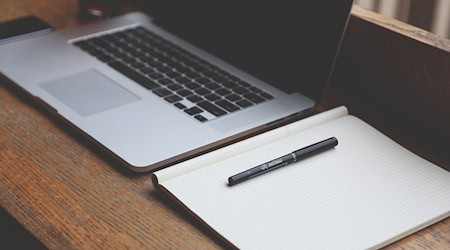 Symbolbild Büro / pixabay StartupStockPhotos