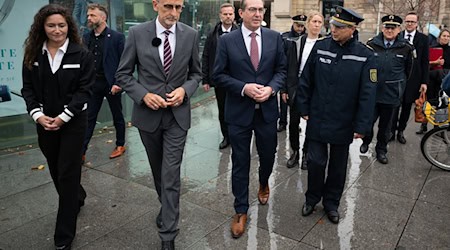 Bundesinnenminister Alexander Dobrindt (CSU) besuchte die Citywache von Polizei und Stadt in Dresden. / Foto: Sebastian Kahnert/dpa