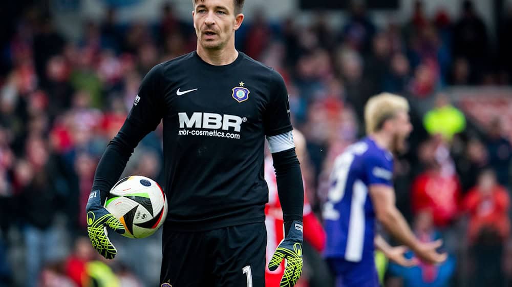Goalkeeper Martin Männel concedes a goal after just two minutes at TSG Hoffenheim. (Archive picture) / Photo: Julius Frick/dpa