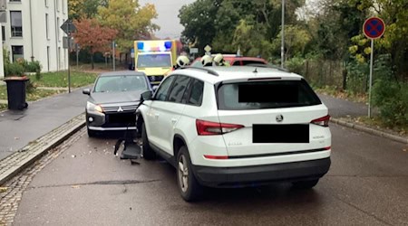 Zwei Pkw stießen in Coswig frontal zusammen. Foto: Freiwillige Feuerwehr Coswig
