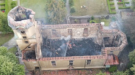 Die Kirchenruine in Großröhrsdorf nach dem Brand. Foto: Johannes Hartmann