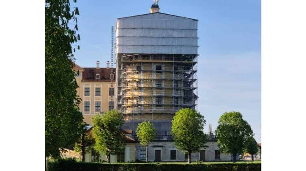Der eingerüstete Backturm von Schloss Moritzburg. Foto: SIB