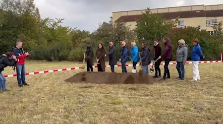 Spatenstich mit Staatssekretärin am Leitmeritzer Bogen in Meißen. Foto: privat