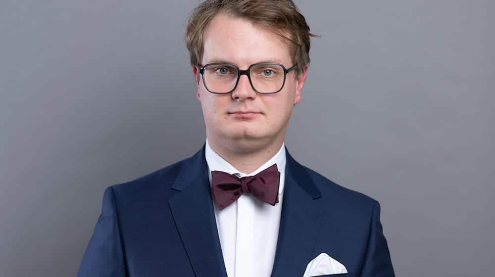 Grünen-Politiker Valentin Lippmann verlangt ein konsequentes Vorgehen gegeb Finanzkriminalität. (Archivbild) / Foto: Sebastian Kahnert/dpa