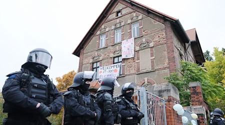 Die Polizei beendete die Besetzung am Sonntag.  / Foto: Sebastian Willnow/dpa