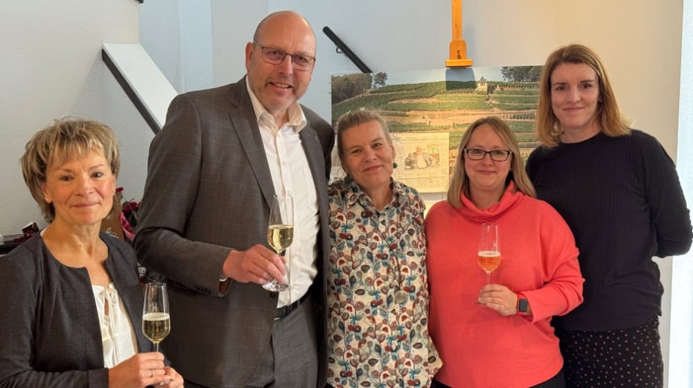 Ein Team: OB Olaf Raschke am Tag der Verabschiedung mit Ehefrau Claudia (r. neben ihn) und weiter von links: Assistentin Corina Daleske, Büroleiterin Anne Dziallas und Pressesprecherin Katharina Reso. Foto: Ulf Mallek