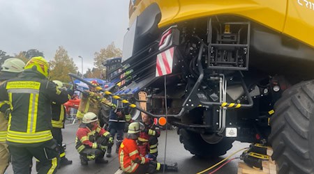Demonstration auf der Messe: Anheben schwerer Technik. Foto: IMK