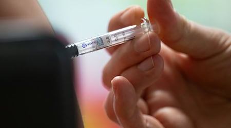 Despite the nationwide vaccination campaign, only a few pharmacies in Saxony are taking part. (Symbolic image) / Photo: Robert Michael/dpa