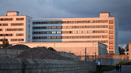 Die Justizvollzugsanstalt Chemnitz präsentiert sich am 9. November bei einem Tag der offenen Tür (Archivbild). / Foto: Hendrik Schmidt/dpa