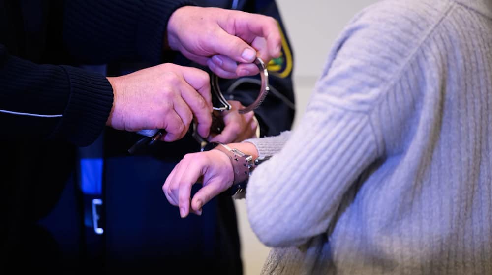 Im Prozess um eine mutmaßliche Kindestötung verlangt die Staatsanwaltschaft sieben Jahre Gefängnis für die Mutter (Archivbild) / Foto: Robert Michael/dpa