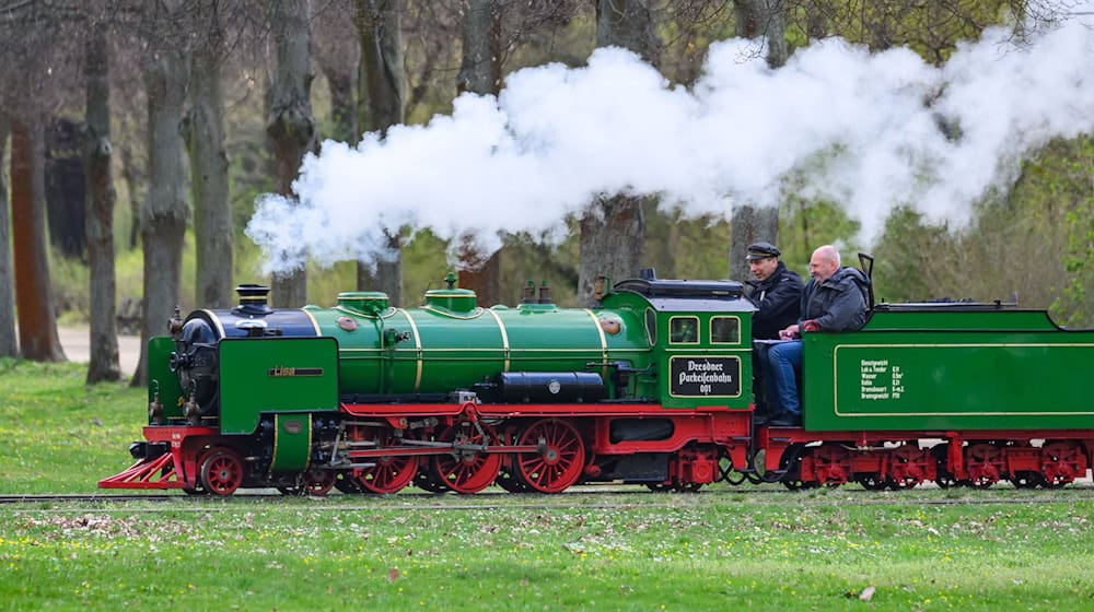 The Dresden Park Railway will be running until October 31 / Photo: Robert Michael/dpa