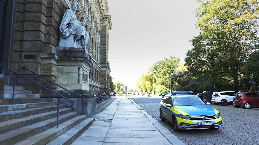 Gegen vier Männer hat die Staatsanwaltschaft nach einer Attacke mit Metallschläuchen in Dresden Anklage erhoben. (Archivbild)  / Foto: Benedict Bartsch/xcitepress/Benedict Bartsch/dpa