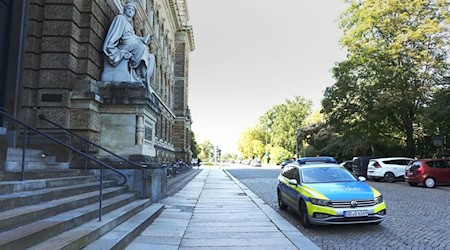 Gegen vier Männer hat die Staatsanwaltschaft nach einer Attacke mit Metallschläuchen in Dresden Anklage erhoben. (Archivbild)  / Foto: Benedict Bartsch/xcitepress/Benedict Bartsch/dpa Gegen vier Männer hat die Staatsanwaltschaft nach einer Attacke mit Metallschläuchen in Dresden Anklage erhoben. (Archivbild)  / Foto: Benedict Bartsch/xcitepress/Benedict Bartsch/dpa