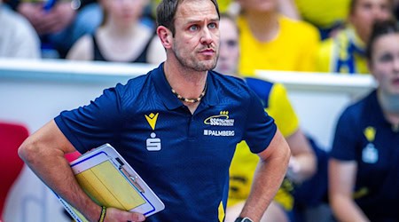 Trainer Felix Koslowski vom SSC Palmberg Schwerin. / Foto: Jens Büttner/dpa
