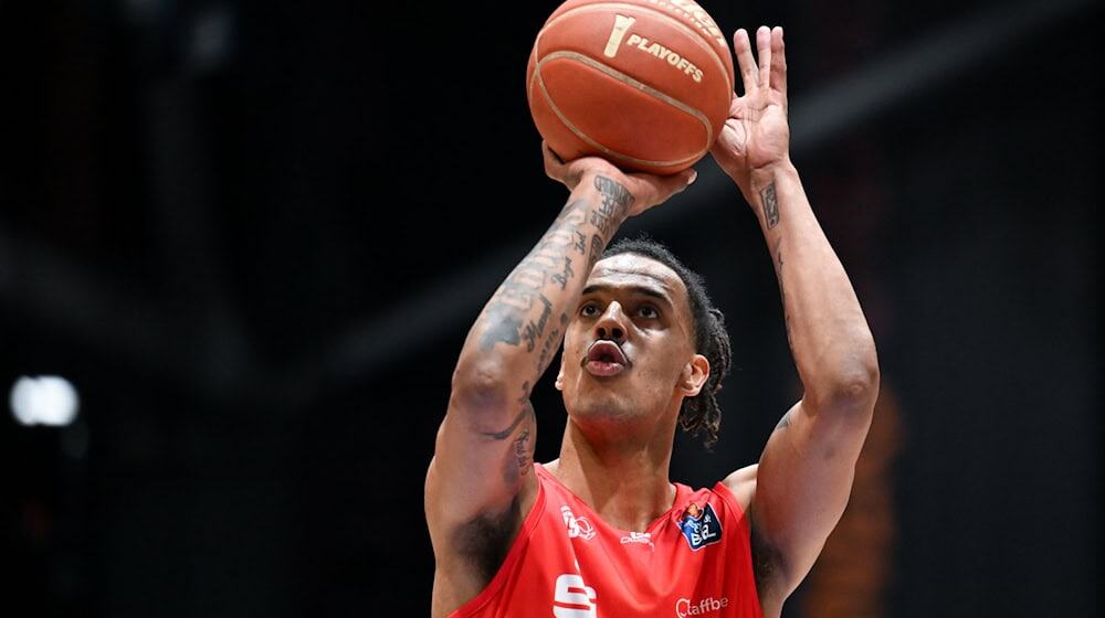 El potente Kevin Yebo llevó al equipo de baloncesto Niners Chemnitz de la Bundesliga a una victoria a domicilio en Heidelberg / Foto: Hendrik Schmidt/dpa