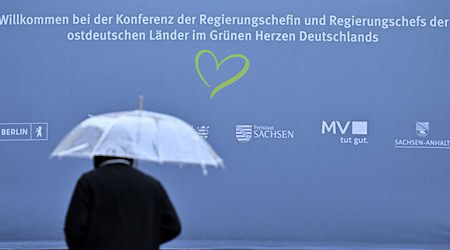 Jüngst haben sich die Chefs der ostdeutschen Länder in Thüringen getroffen, nun steht Brüssel auf dem Plan. (Archivbild) / Foto: Martin Schutt/dpa