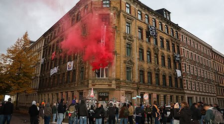 Pancartas colgadas en la fachada de la casa ocupada de Leipzig-Einertstraße / Foto: Bjoern Stach/EHL Media/dpa