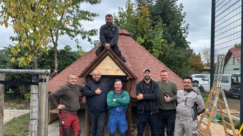 Auf dem Scharfenberger Spielplatz in Klipphausen wurde ein neuer Unterschlupf gebaut. Foto: privat