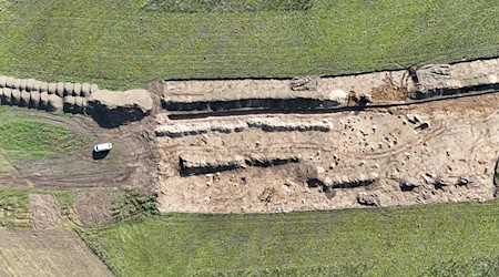 3.000 Jahre alte Siedlungsreste werden derzeit bei Bad Düben untersucht. / Foto: Sebastian Willnow/dpa 3.000 Jahre alte Siedlungsreste werden derzeit bei Bad Düben untersucht. / Foto: Sebastian Willnow/dpa