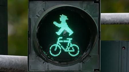 Sachsen plant keine generelle Verlängerung von Grünphasen an Ampeln.  / Foto: Robert Michael/dpa Sachsen plant keine generelle Verlängerung von Grünphasen an Ampeln.  / Foto: Robert Michael/dpa