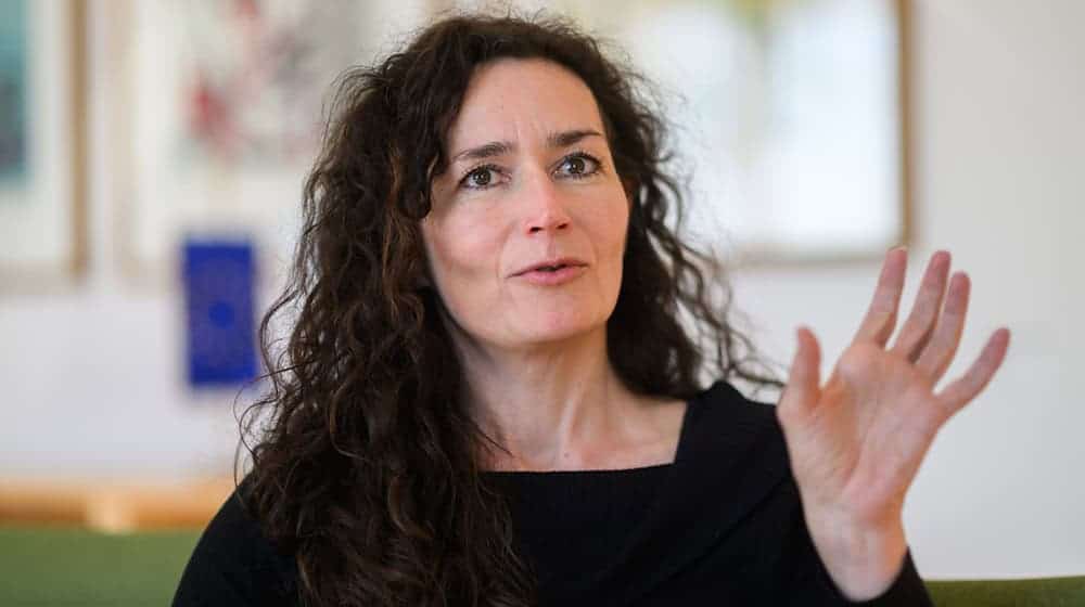 «Strafe ist keine Frage des Kalenders, sondern der Gerechtigkeit», sagt Justizministerin Geiert. (Archivbild) / Foto: Robert Michael/dpa