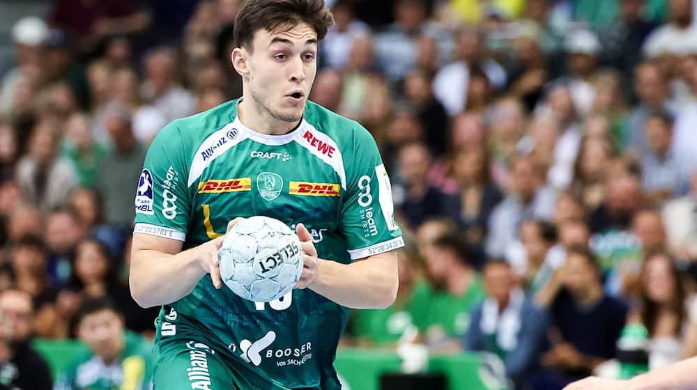 Matej Klima und die Handballer des SC DHfK Leipzig blieben im Bundesliga-Heimspiel gegen die SG Flensburg-Handewitt chancenlos.  / Foto: Jan Woitas/dpa