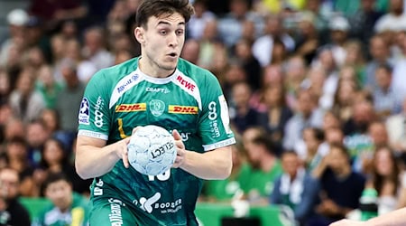 Matej Klima und die Handballer des SC DHfK Leipzig blieben im Bundesliga-Heimspiel gegen die SG Flensburg-Handewitt chancenlos.  / Foto: Jan Woitas/dpa