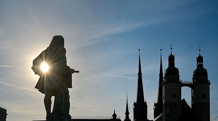 In Sachsen-Anhalt, wie hier in Halle, wird es am Samstag besonders sonnig (Symbolbild). / Foto: Heiko Rebsch/dpa