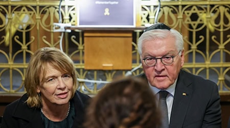 Der Bundespräsident gedachte der Opfer des Hamas-Angriffs.  / Foto: Jan Woitas/dpa