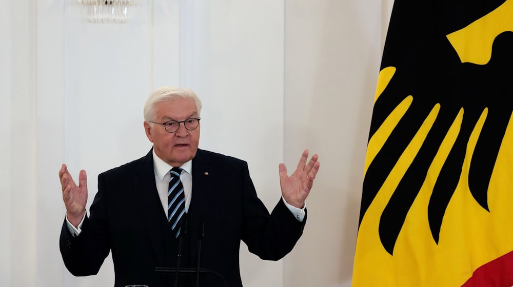 Shortly before the 35th anniversary of German unity, the Federal President issues a warning to everyone in East and West / Photo: Carsten Koall/dpa