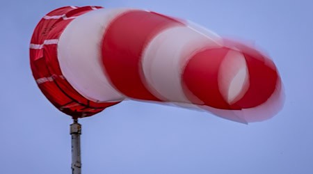 In der Nacht soll der Wind schwächer werden. (Symbolbild) / Foto: Jens Büttner/dpa