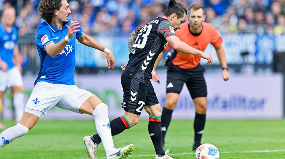 Baris Atik (M) spyta wjele ofensiwneho zahajić, tola na kóncu wosta Magdeburg zaso bjez wrotow. / Foto: Uwe Anspach/dpa