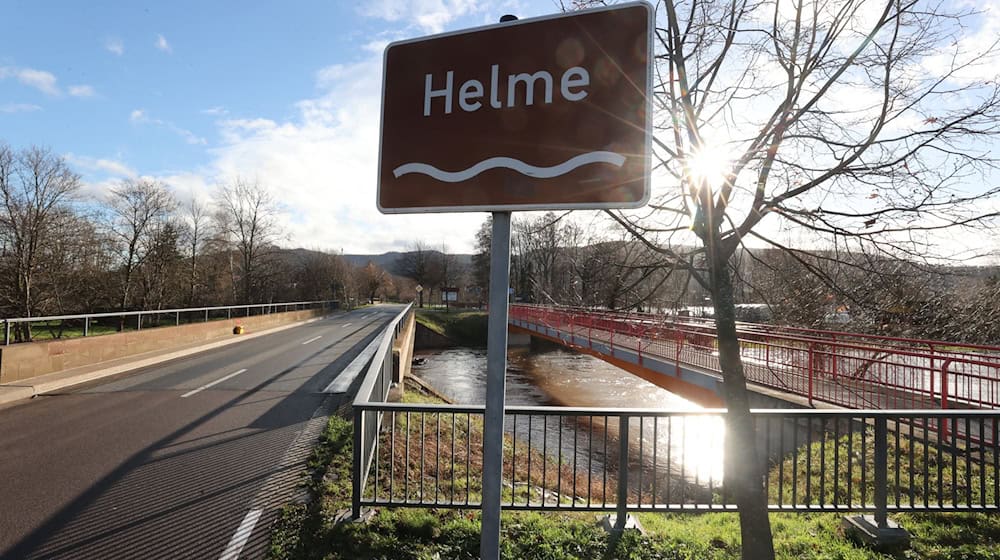 A finales del año 2023/2024, el río Helme, en la frontera entre Sajonia-Anhalt y Turingia, se desbordó. Los dos estados quieren discutir ahora un concepto conjunto de protección. (Imagen de archivo) / Foto: Bodo Schackow/dpa A finales del año 2023/2024, el río Helme, en la frontera entre Sajonia-Anhalt y Turingia, se desbordó. Los dos estados quieren discutir ahora un concepto conjunto de protección. (Imagen de archivo) / Foto: Bodo Schackow/dpa
