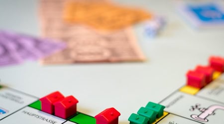 Hausbau ist kein Spiel – bei der Baufinanzierung entscheidet die richtige Strategie über Erfolg und Sicherheit. / Foto: Jörg Hertle auf Pixabay.com
