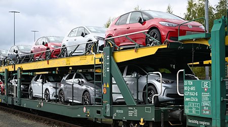 Deutschland ist laut VDA der zweitgrößte Produktionsstandort von E-Autos weltweit - mit Abstand hinter China. Sachsen zähle für sich genommen international zu den Top Ten, hieß es. (Archivbild) / Foto: Hendrik Schmidt/dpa