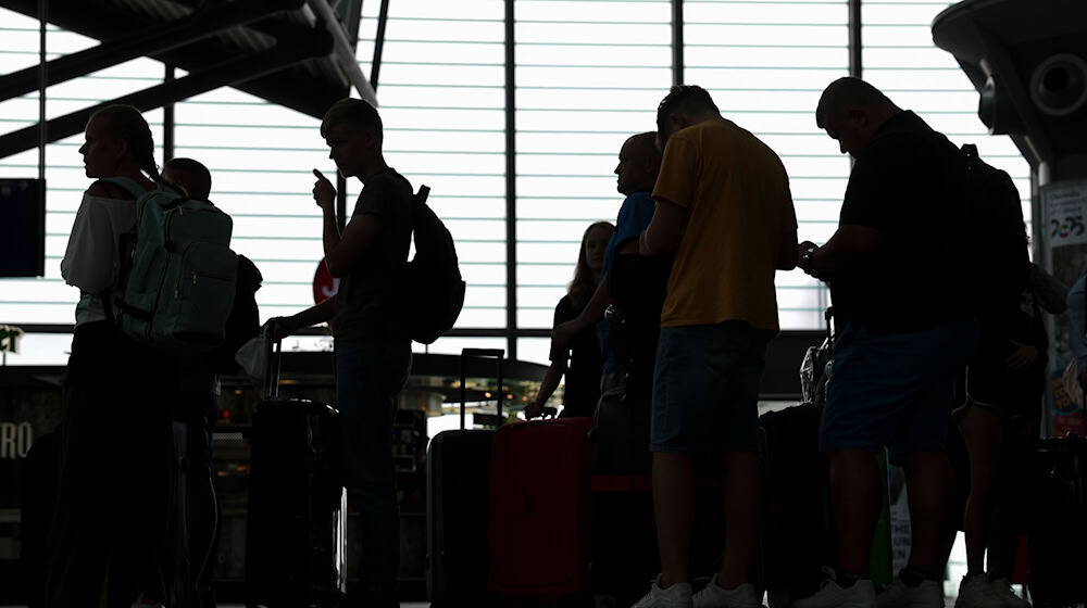 Numerous planes took off late at eastern German airports on Wednesday (archive photo) / Photo: Jan Woitas/dpa