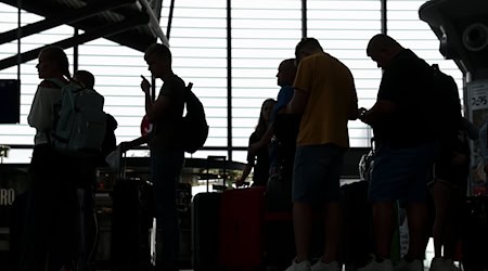 Numerous planes took off late at eastern German airports on Wednesday (archive photo) / Photo: Jan Woitas/dpa