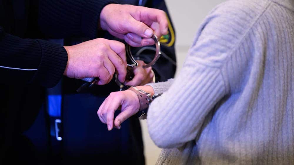 Die 24-Jährige ist am Landgericht wegen Totschlags angeklagt. (Archivbild) / Foto: Robert Michael/dpa
