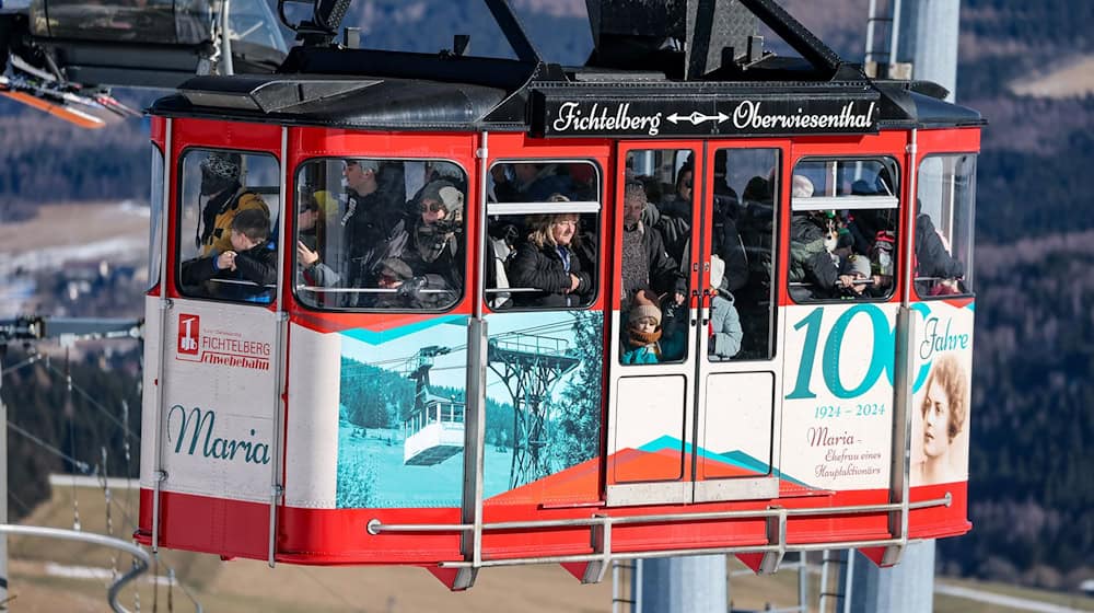 The Fichtelberg cable car should soon be filled with winter sports enthusiasts again (archive photo). / Photo: Jan Woitas/dpa