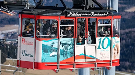 The Fichtelberg cable car should soon be filled with winter sports enthusiasts again (archive photo). / Photo: Jan Woitas/dpa