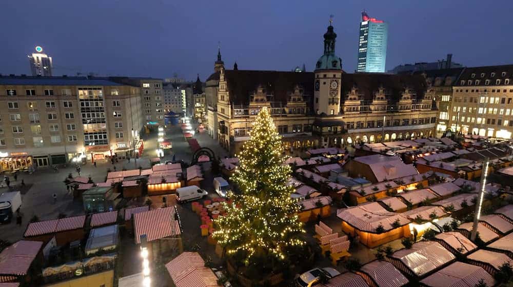 El árbol de Navidad de Leipzig vuelve a proceder de Vogtland. (Foto de archivo) / Foto: Sebastian Willnow/dpa-Zentralbild/dpa El árbol de Navidad de Leipzig vuelve a proceder de Vogtland. (Foto de archivo) / Foto: Sebastian Willnow/dpa-Zentralbild/dpa