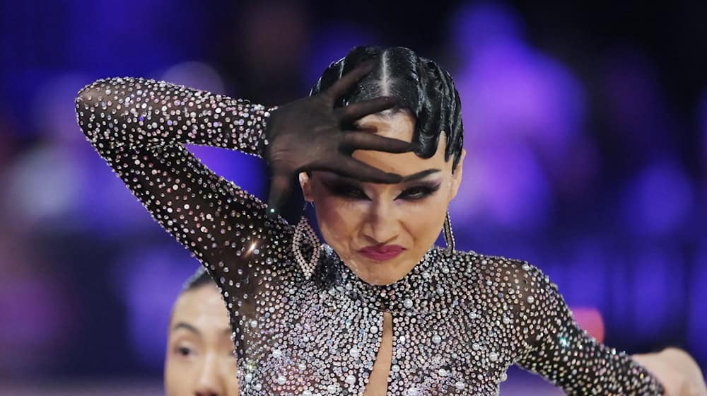The starter couple Wang Ziming and Liu Ying from China are dancing in the preliminary round of the World Dance Championships at the Leipzig Trade Fair. They are competing for the world champion title in the Latin American dances. / Photo: Sebastian Willnow/dpa