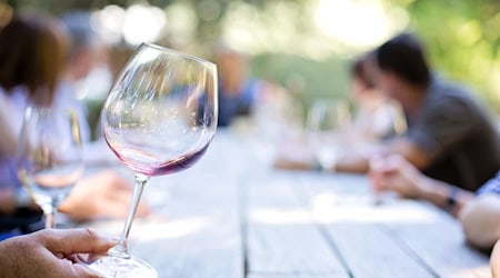 Symbolbild Wein / pixabay JillWellington