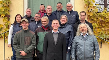 Felix Hößelbarth (vorn Mitte) mit seinen Kollegen. Foto: Hoflößnitz